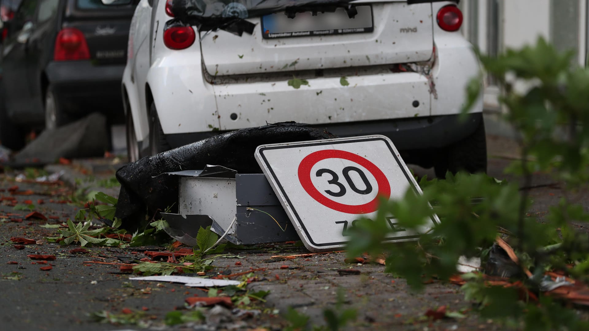 In Lippstadt richtete ein weiterer Tornado massive Schäden an.