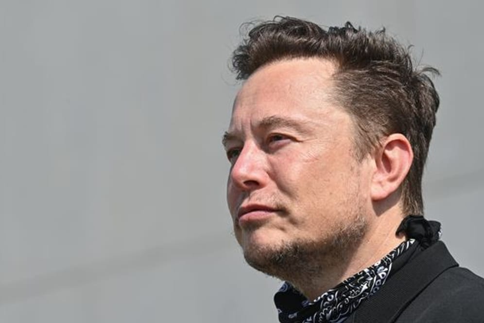 Tesla-Chef Elon Musk auf dem Gelände der Gigafactory in Grünheide bei Berlin.