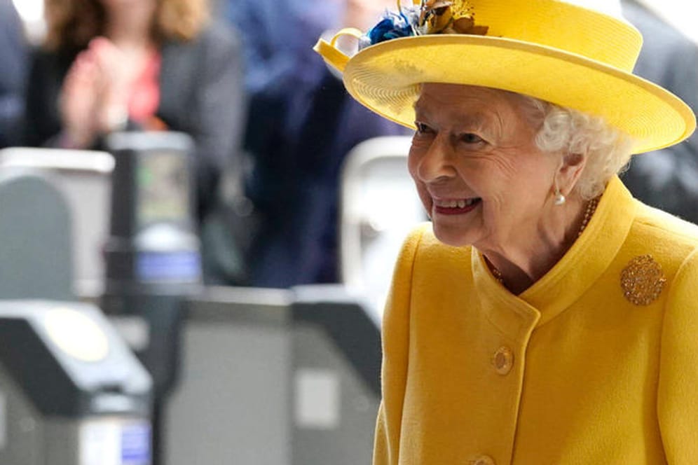 Queen Elizabeth II. bei einem Auftritt in der vergangenen Woche: Ihre Familie hat offenbar Geflüchtete aufgenommen.