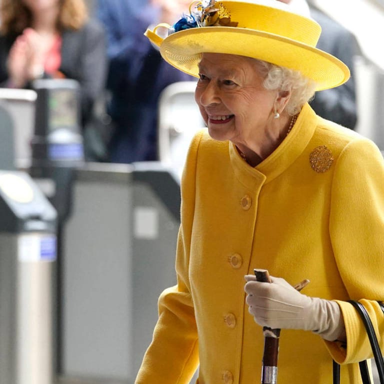 Queen Elizabeth II. bei einem Auftritt in der vergangenen Woche: Ihre Familie hat offenbar Geflüchtete aufgenommen.
