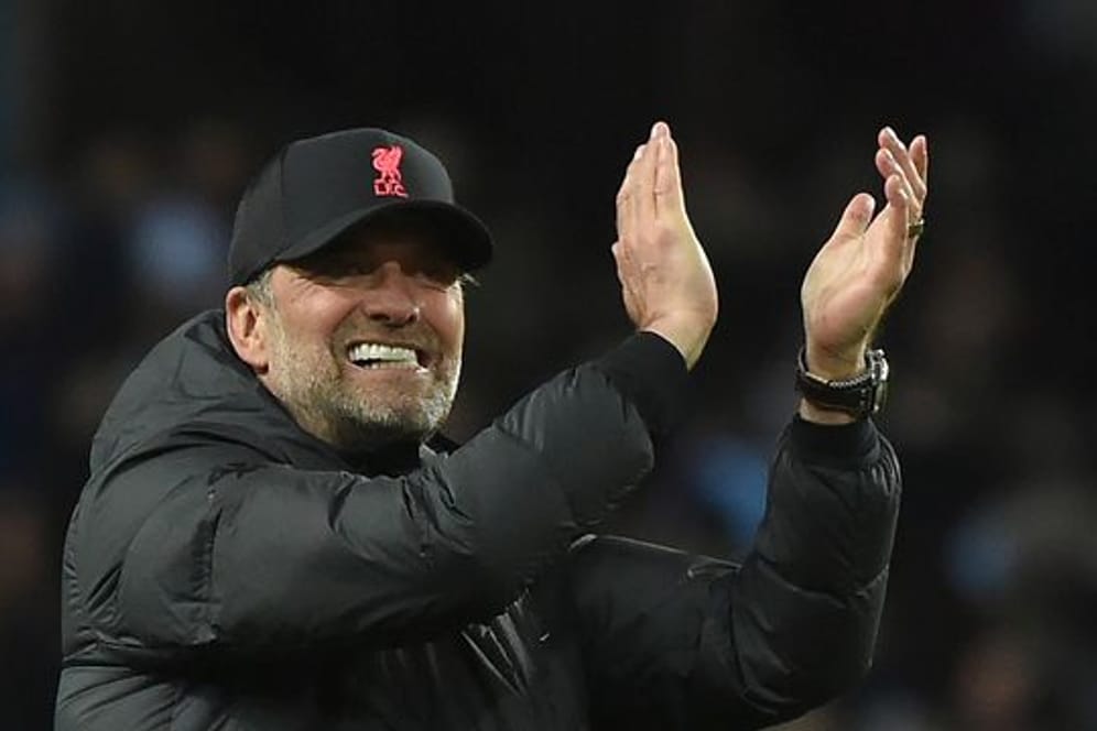 Liverpools Trainer Jürgen Klopp hofft im Fernduell um die Meisterschaft auf einen Fehler von Manchester City.