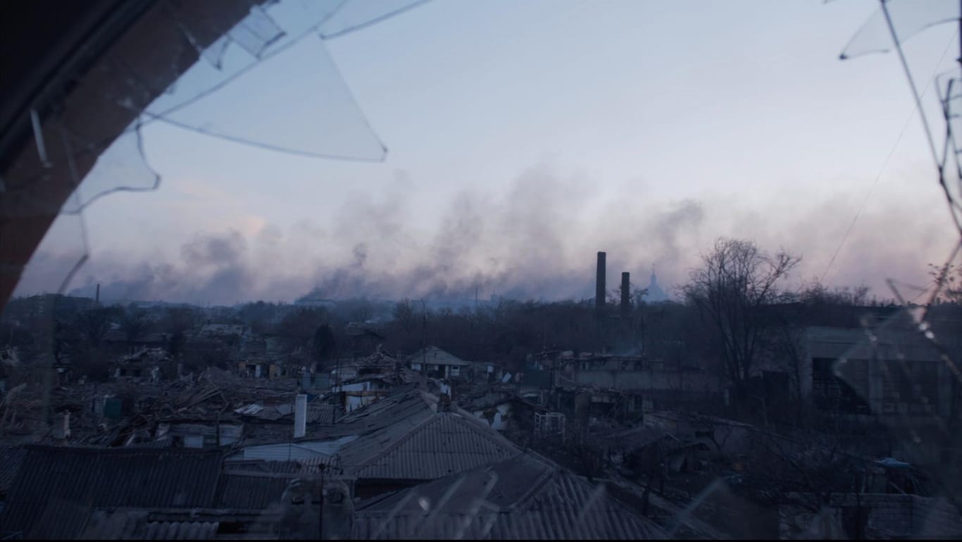 "Mariupolis 2" zeigt Bilder aus der umkämpften ukrainischen Hafenstadt.