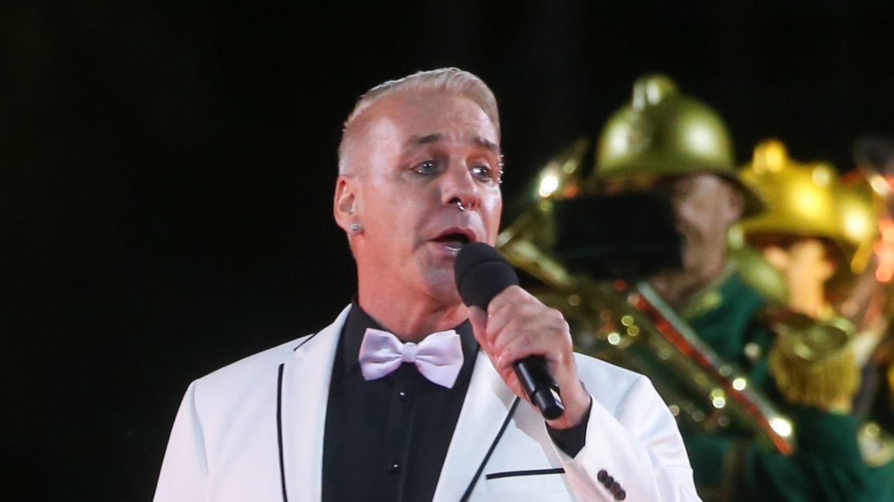 Musste seine Show kurz unterbrechen: Der Sänger der deutschen Rockband Rammstein Till Lindemann. Musste seine Show kurz unterbrechen: Der Sänger der deutschen Rockband Rammstein Till Lindemann.