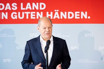 Olaf Scholz: Der Bundeskanzler fordert, dass Gerhard Schröder weitere Posten aufgibt.
