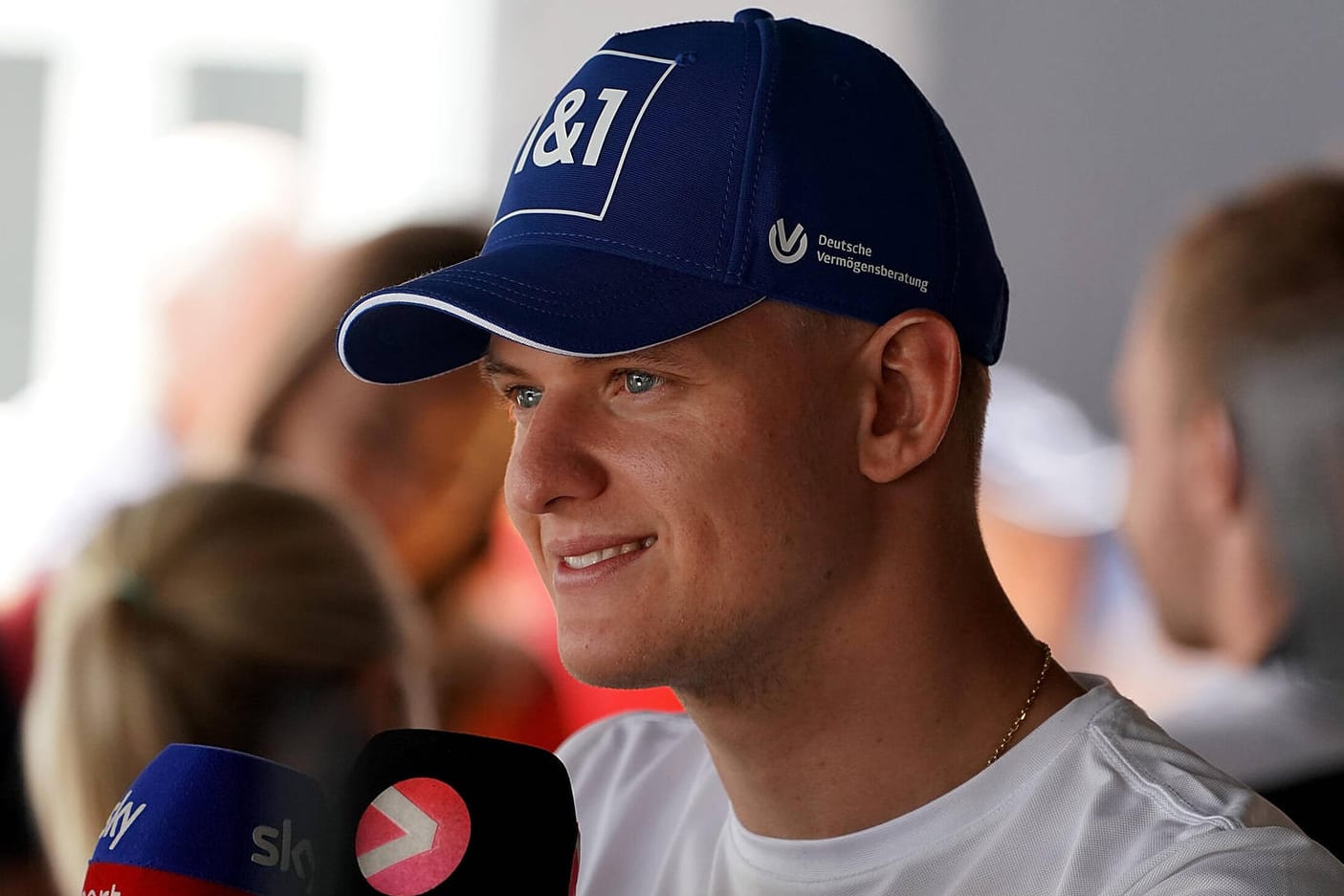 Mick Schumacher bei einem Interview am Rande des Rennwochenendes in Barcelona: Erfolgserlebnis für das Talent.