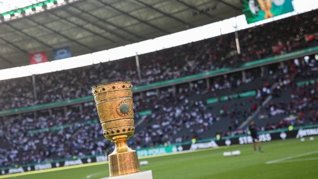 Das Objekt der Begierde: Der DFB-Pokal.