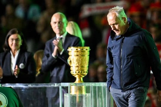 Musste dich in Berlin mit einer Medaille statt mit dem Pott begnügen: Freiburg-Trainer Christian Streich.