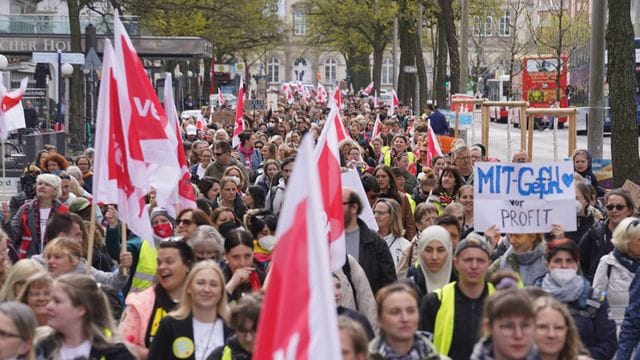 Erzieher und Erzieherinnen demonstrieren Erzieher und Erzieherinnen demonstrieren