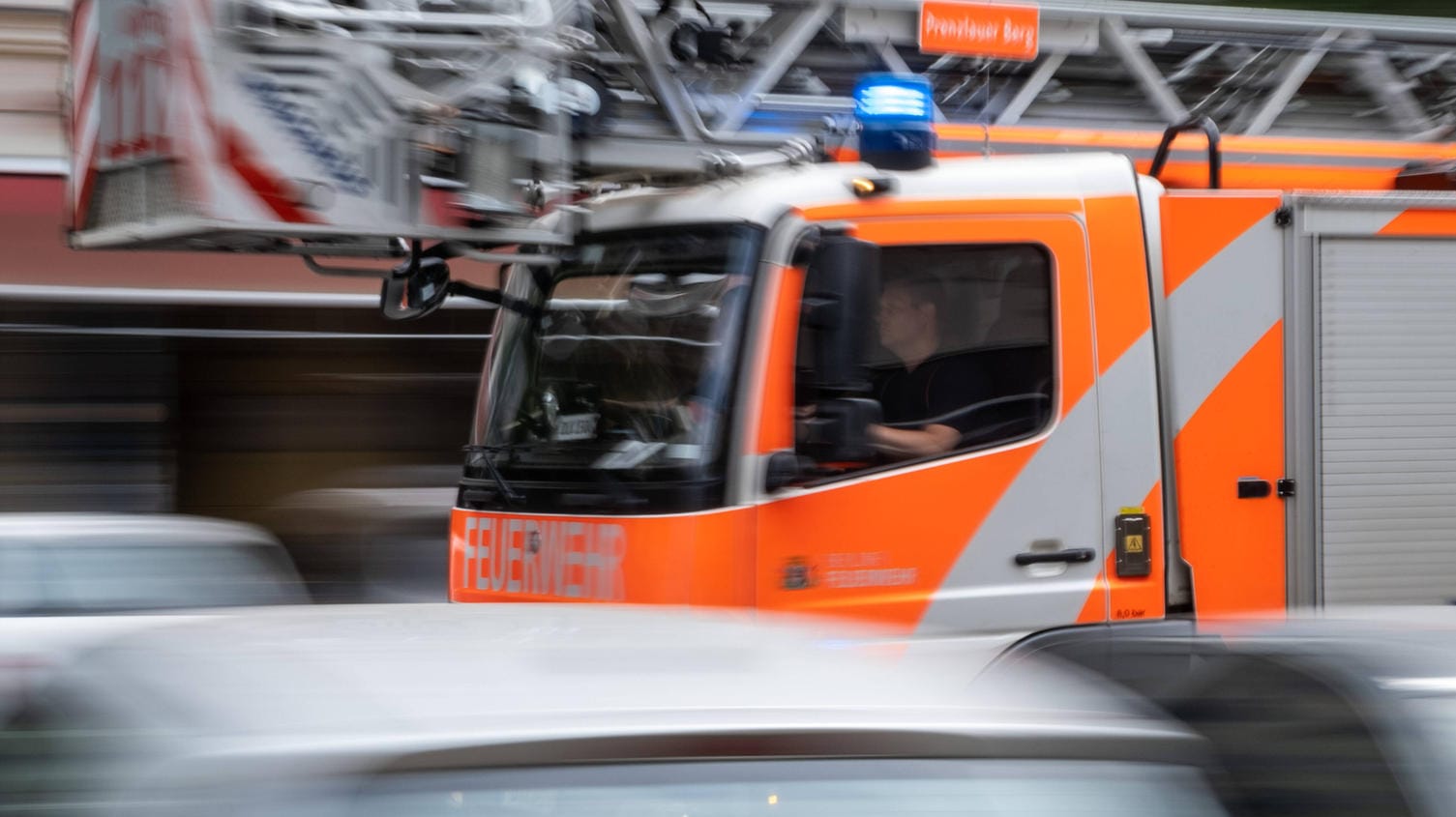 Ein Drehleiterfahrzeug der Feuerwehr (Symbolbild): Das Heim soll etwa 600 Quadratmeter groß sein. Ein Drehleiterfahrzeug der Feuerwehr (Symbolbild): Das Heim soll etwa 600 Quadratmeter groß sein.