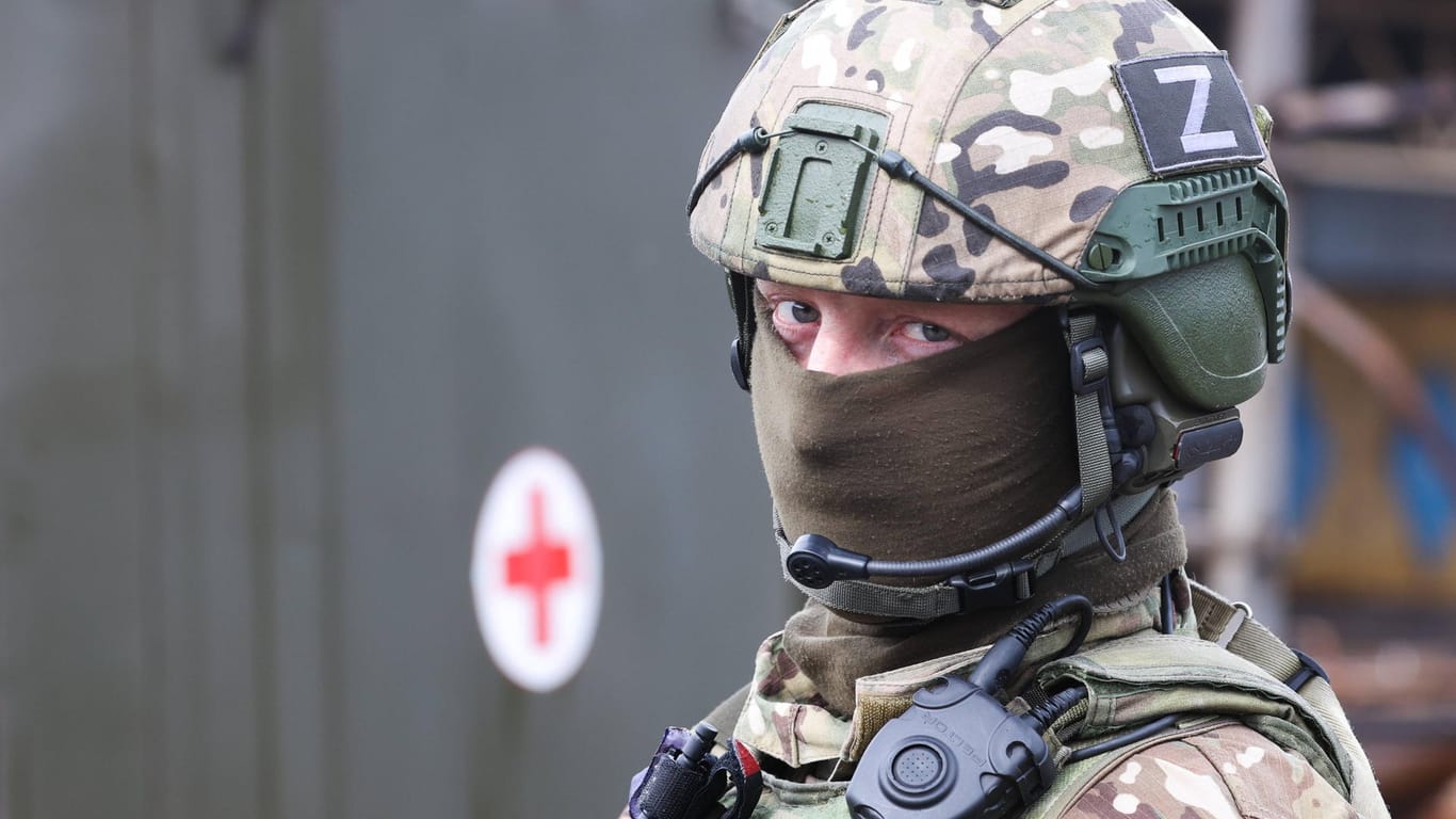 Russischer Soldat in Mariupol: Ein ehemaliger Verteidigungsminister der Ukraine hält die russische Armee für überschätzt.