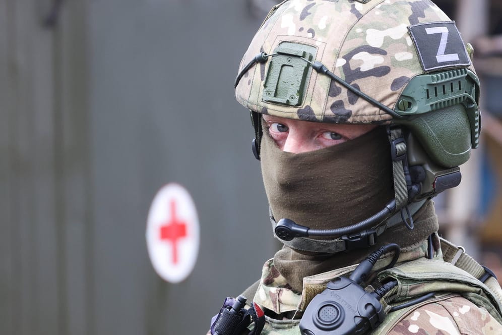 Russischer Soldat in Mariupol: Ein ehemaliger Verteidigungsminister der Ukraine hält die russische Armee für überschätzt.