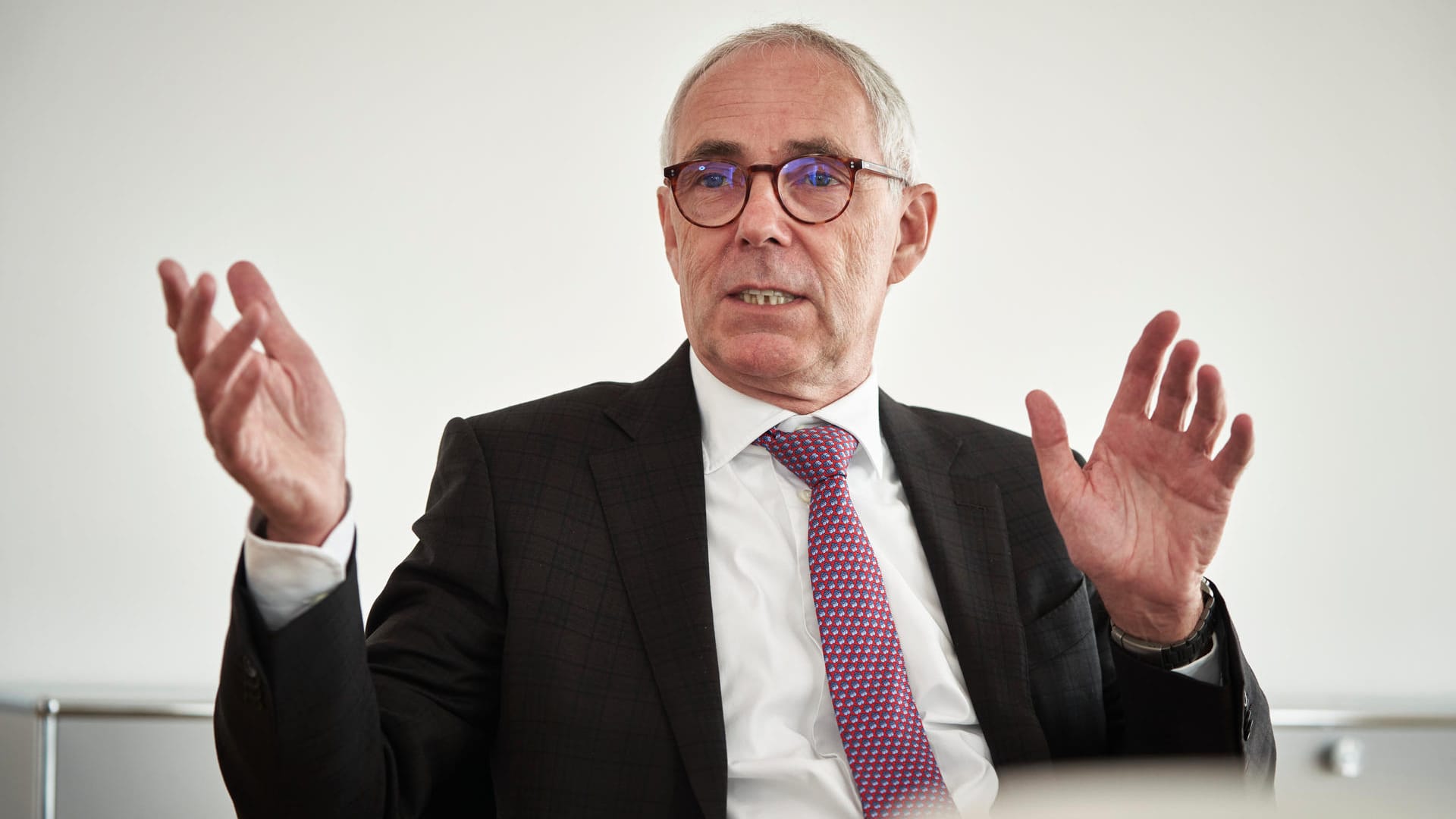 Peter Adrian rechnet damit, dass viele Produkte noch teurer werden: "Verbraucher müssen mit weiter steigenden Preisen rechnen."
