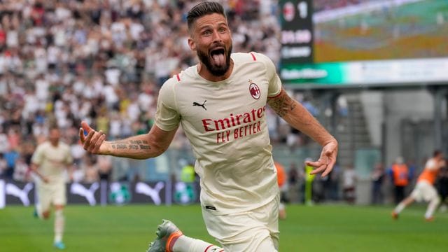 Milans Stürmer Olivier Giroud traf gegen US Sassuolo doppelt und ebnete damit den Weg zur Meisterschaft.