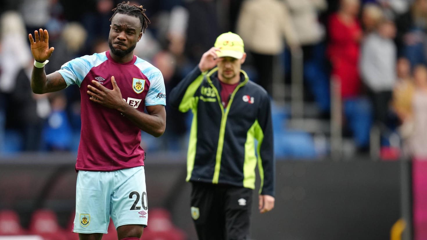 Maxwel Cornet: Der Spieler des FC Burnley stieg mit seinem Team ab. Maxwel Cornet: Der Spieler des FC Burnley stieg mit seinem Team ab.