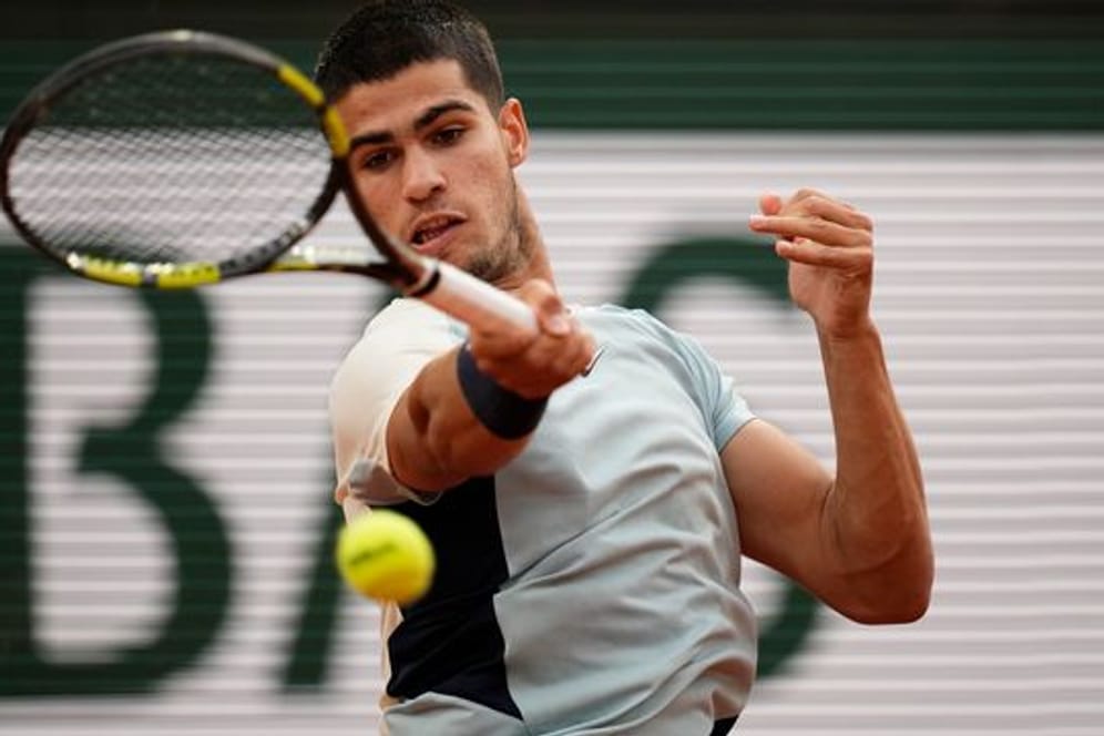 Carlos Alcaraz gewann zum Auftakt der French Open gegen den Argentinier Juan Ignacio Londero deutlich.