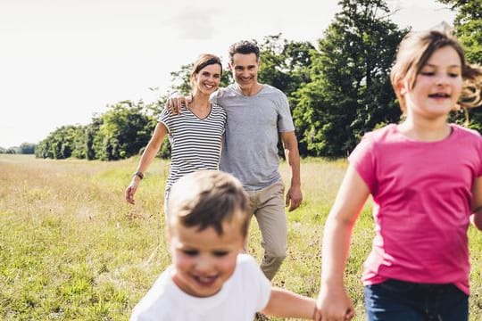 Unbeschwert leben: Wer in einer Patchworkfamilie frühzeitig vorsorgt, entgeht im Ernstfall vielen Schwierigkeiten.