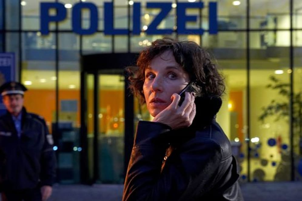 Nina Rubin (Meret Becker) in einer Szene des ARD-Krimis "Tatort - Das Mädchen, das allein nach Haus' geht".