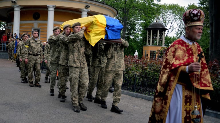 Trauerfeier für einen getöteten Soldaten in Lwiw: Auch die ukrainische Armee hat hohe Verluste erlitten.
