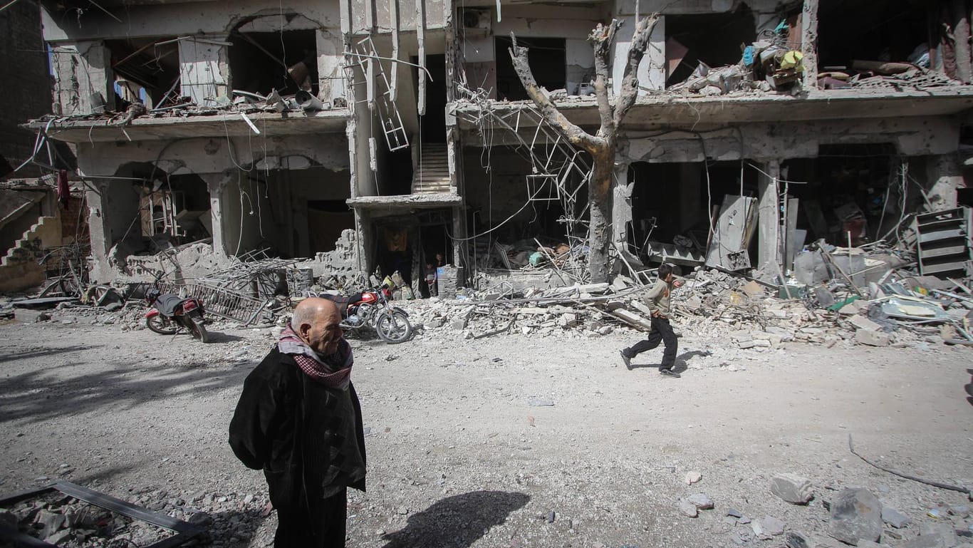 Die Stadt Douma nahe Damaskus im März 2018: Hier sollen mehrere Fassbomben vom Assad-Regime abgeworfen worden sein.