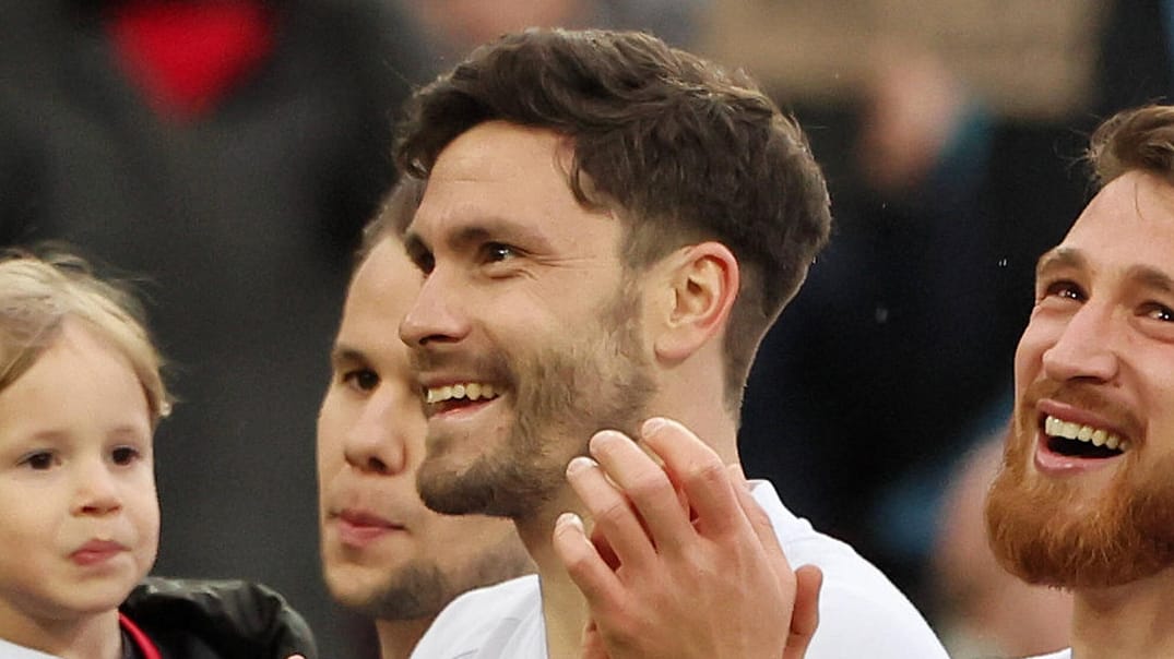 Jonas Hector (Mitte): Er zeigte sich für die Festtage von einer ganz neuen Seite.