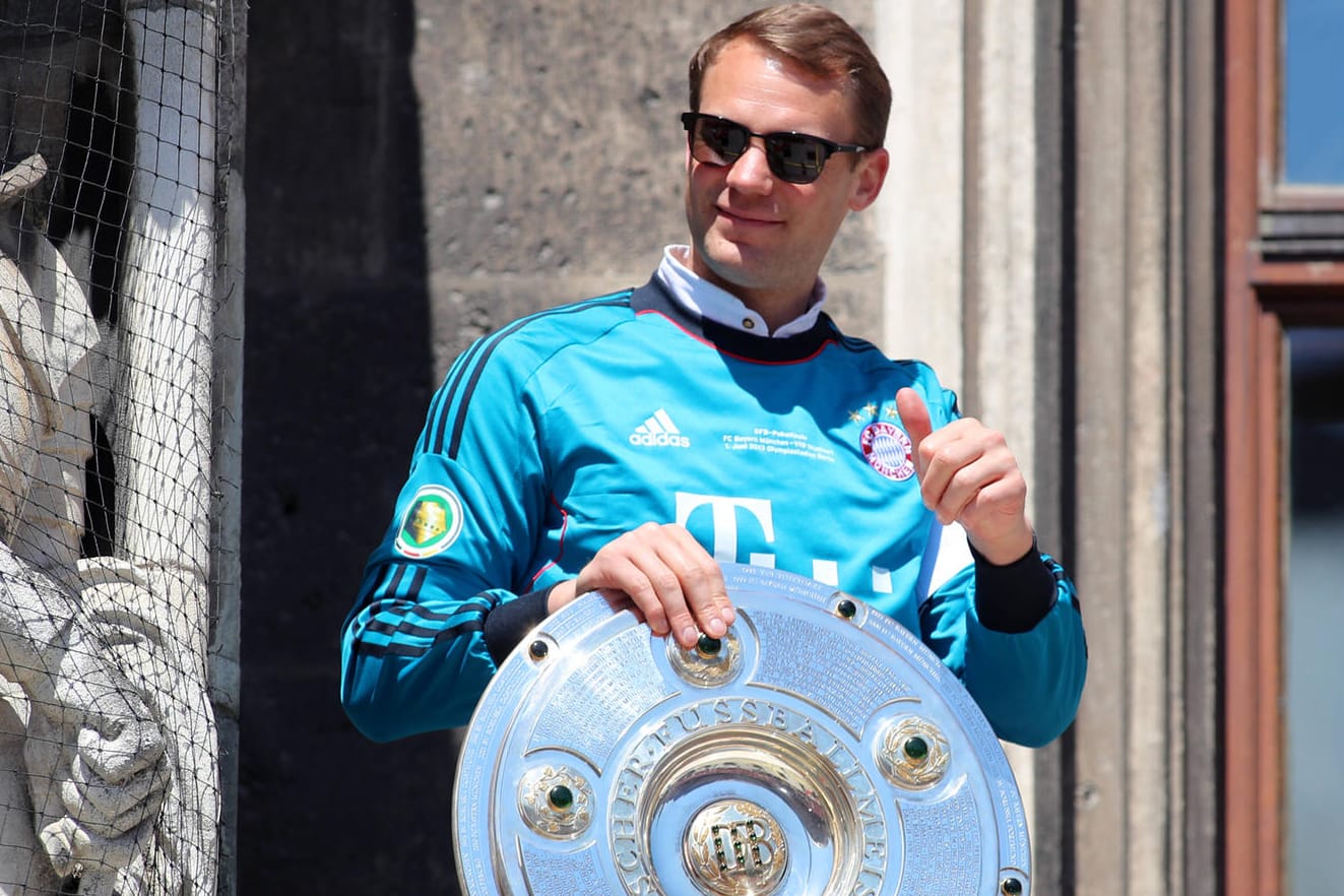 Der Nationaltorhüter bei der Meisterfeier: Manuel Neuer will auch in den kommenden beiden Jahren mit dem FC Bayern Deutscher Meister werden.