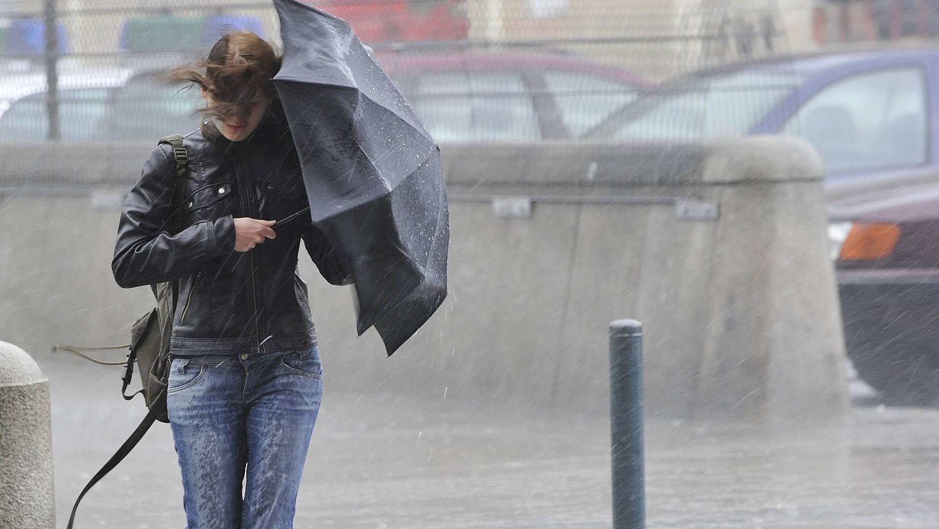 Sturm, Regen, Unwetter (Symbolfoto): Auch in Köln könnte es am Montag wieder schwere Gewitter geben.