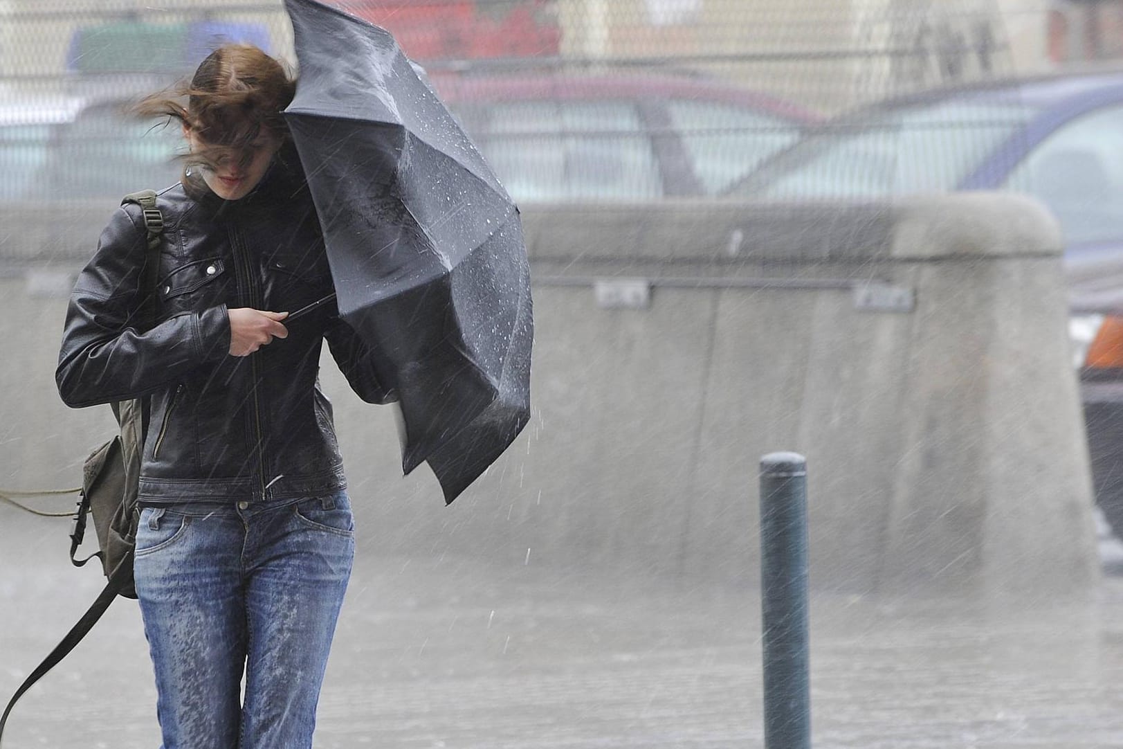 Sturm, Regen, Unwetter (Symbolfoto): Auch in Köln könnte es am Montag wieder schwere Gewitter geben.