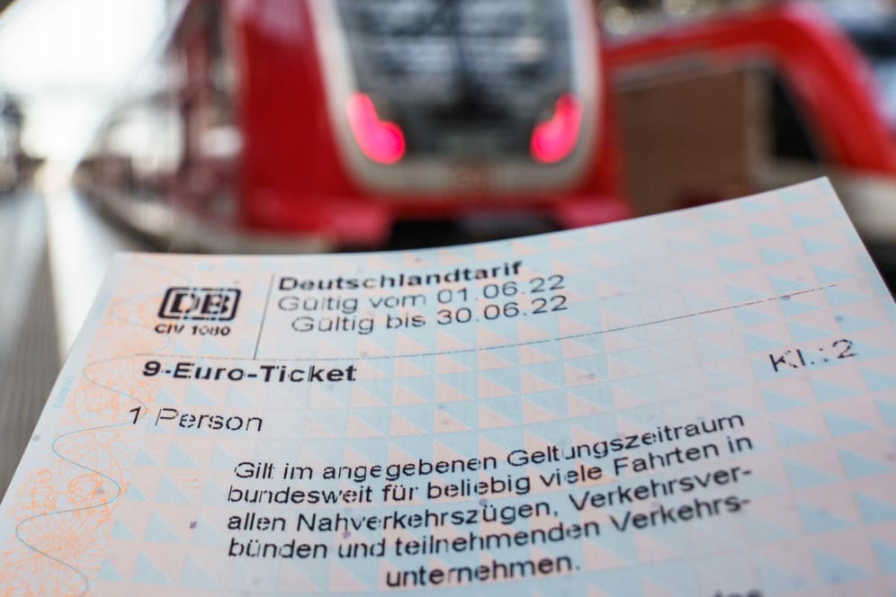 9-Euro-Ticket: Der Verkauf der billigen Tickets für den öffentlichen Nahverkehr hat begonnen.