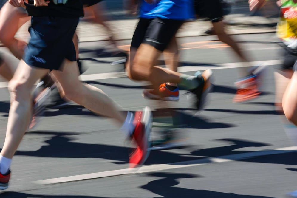 Läufer bei einem Marathon (Archivbild): In Gelsenkirchen verstarb ein 20-Jähriger auf der Zielgeraden.