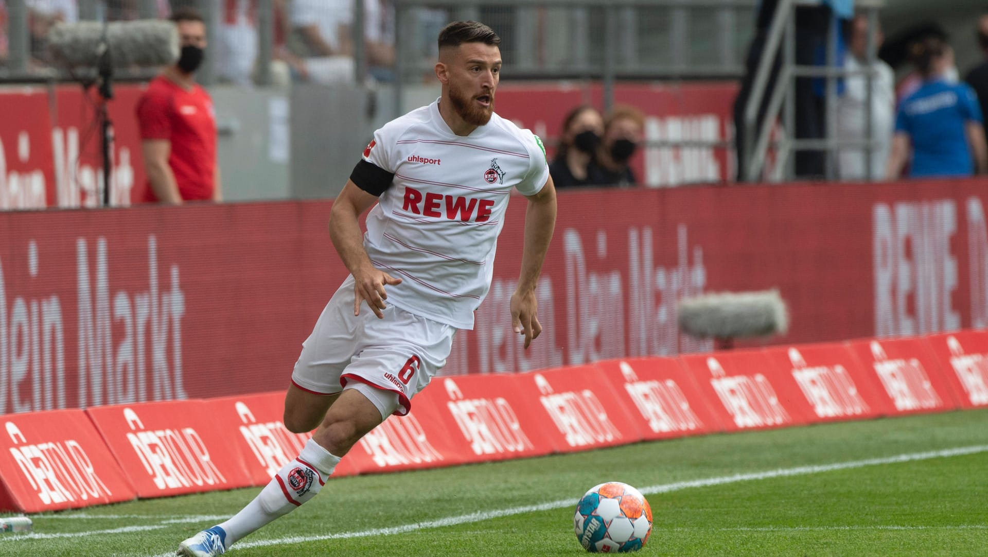 Salih Özcan: Der BVB baute seine Kaderplanung noch weiter aus und schnappte sich das Ausnahmetalent vom 1. FC Köln. Salih Özcan: Der BVB baute seine Kaderplanung noch weiter aus und schnappte sich das Ausnahmetalent vom 1. FC Köln.