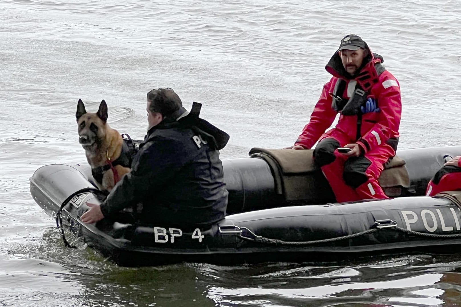 Einsatz auf der Donau: Bei dem toten Kind halt es sich um einen Jungen im Vorschulalter.