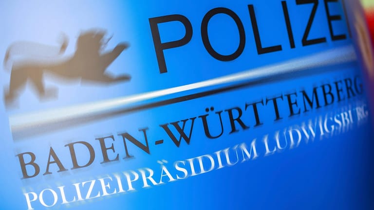 Aufsteller des Polizeipräsidiums Ludwigsburg (Symbolfoto): Bei einem Unfall in Vaihingen an der Enz im Kreis Ludwigsburg wurde ein Busfahrer schwer verletzt.