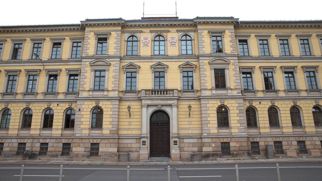 Die Fassade des Leipziger Landgerichts (Symbolbild): Der Verteidiger hat eine Aussage seines Mandanten angekündigt.
