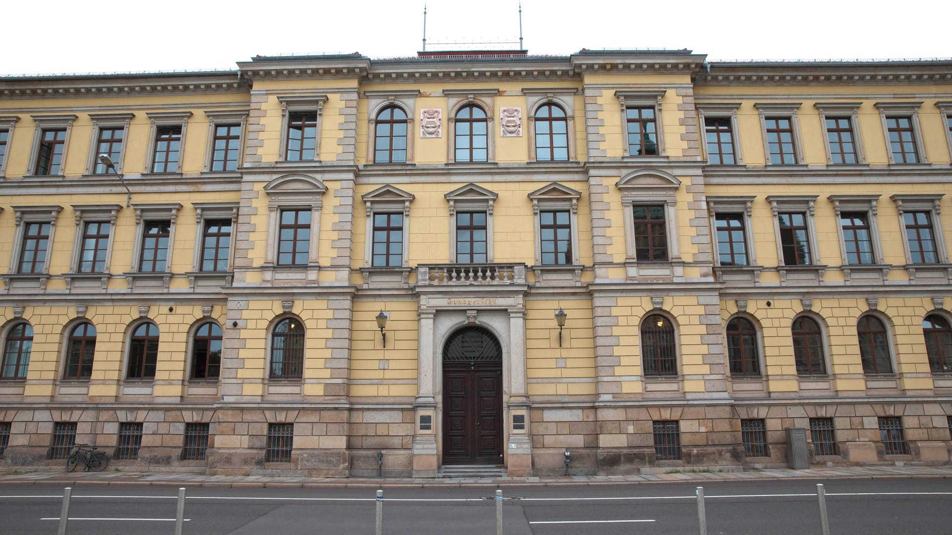 Die Fassade des Leipziger Landgerichts (Symbolbild): Der Verteidiger hat eine Aussage seines Mandanten angekündigt. Die Fassade des Leipziger Landgerichts (Symbolbild): Der Verteidiger hat eine Aussage seines Mandanten angekündigt.