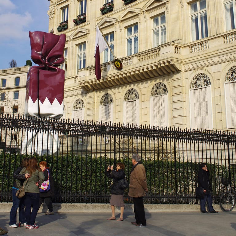Die katarische Botschaft in Paris (Archivbild): Ein Angreifer soll einen Sicherheitsmann getötet haben.