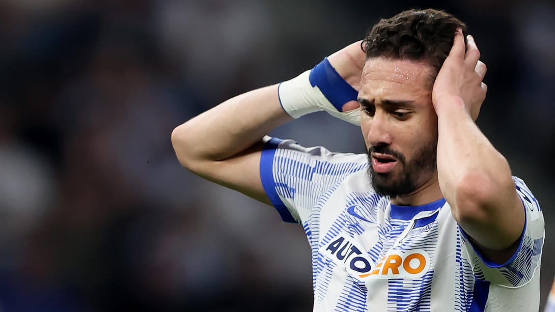 Herthas Ishak Belfodil beim verlorenen Relegationshinspiel gegen den HSV: Für die Berliner steht bei einem Abstieg viel auf dem Spiel. Herthas Ishak Belfodil beim verlorenen Relegationshinspiel gegen den HSV: Für die Berliner steht bei einem Abstieg viel auf dem Spiel.