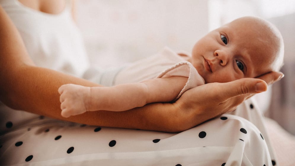 Babynamen: Ein- und zweisilbige Vornamen für den Nachwuchs sind beliebt.