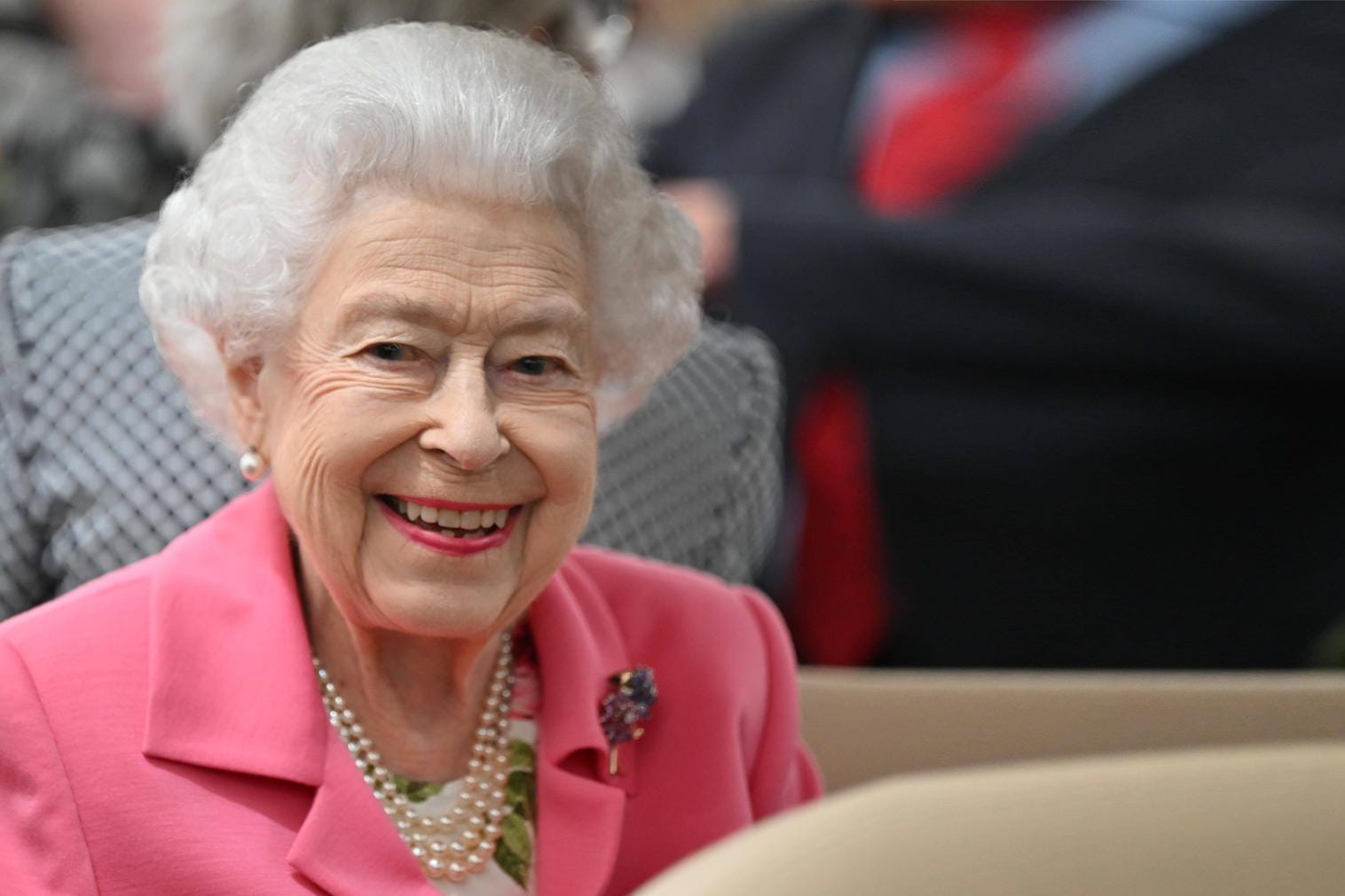 Zur Chelsea Flower Show: Die Queen kam in einem Outfit in Pink.