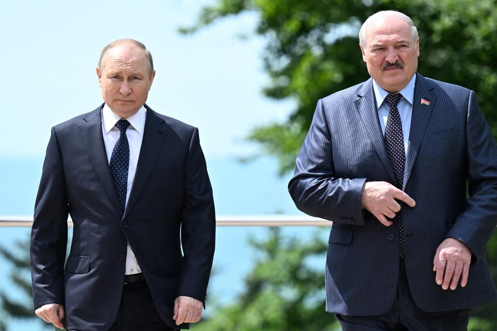 Putin und Lukaschenko in Sotschi: Politikbeobachter schätzen die Möglichkeit eines Anschlusses von Belarus an Russland als durchaus real ein.