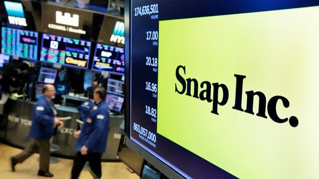 Snapchat war vor allem mit von alleine verschwindenden Bildern bekannt geworden. Snapchat war vor allem mit von alleine verschwindenden Bildern bekannt geworden.