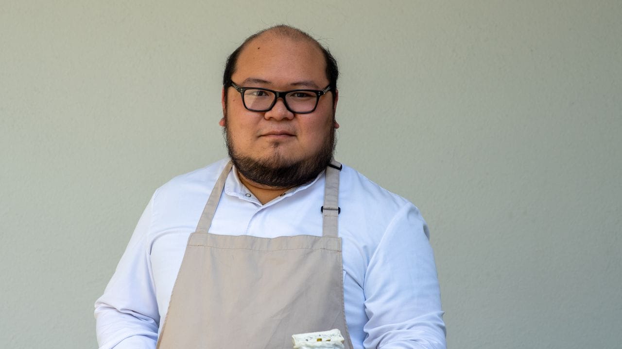Khoi Truong ist im Berliner "Good n' Vegan" als Head of Cheese Development & Production für die Käseherstellung zuständig. Khoi Truong ist im Berliner "Good n' Vegan" als Head of Cheese Development & Production für die Käseherstellung zuständig.