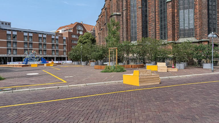 Bäume und Sitzflächen vor der Marktkirche in Hannover (Archivbild): Im vergangenen Sommer wurden Ideen zur nachhaltigen Innenstadt getestet.