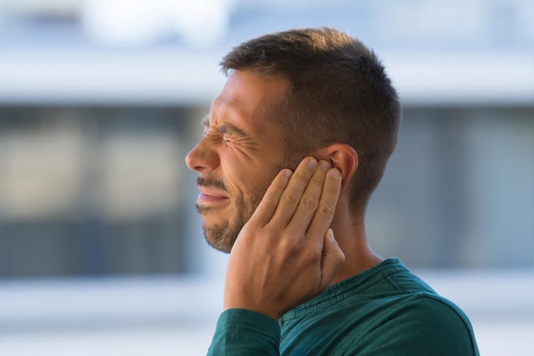 Wucherungen im Ohr: Knochenwucherungen verengen den Gehörgang und verhindern das Flüssigkeit abfließen kann. Infektionen und Beeinträchtigungen des Gehörs sind die Folge. Sie sind bei Surfern und Schwimmern weit verbreitet.