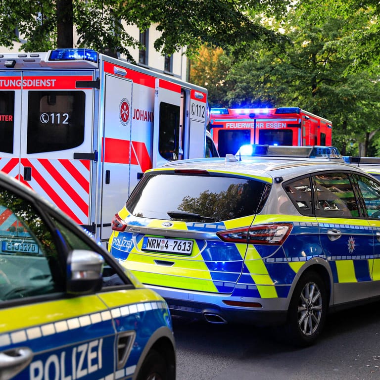 Großeinsatz der Polizei in NRW (Archivbild): In einer Gesamtschule in Leverkusen wurden 30 Schüler durch das Versprühen von Pfefferspray verletzt.