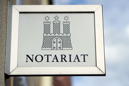 Pflichtteilsberechtigte können darauf bestehen, dass ein Notar den Nachlass eines Verstorbenen aufnimmt.