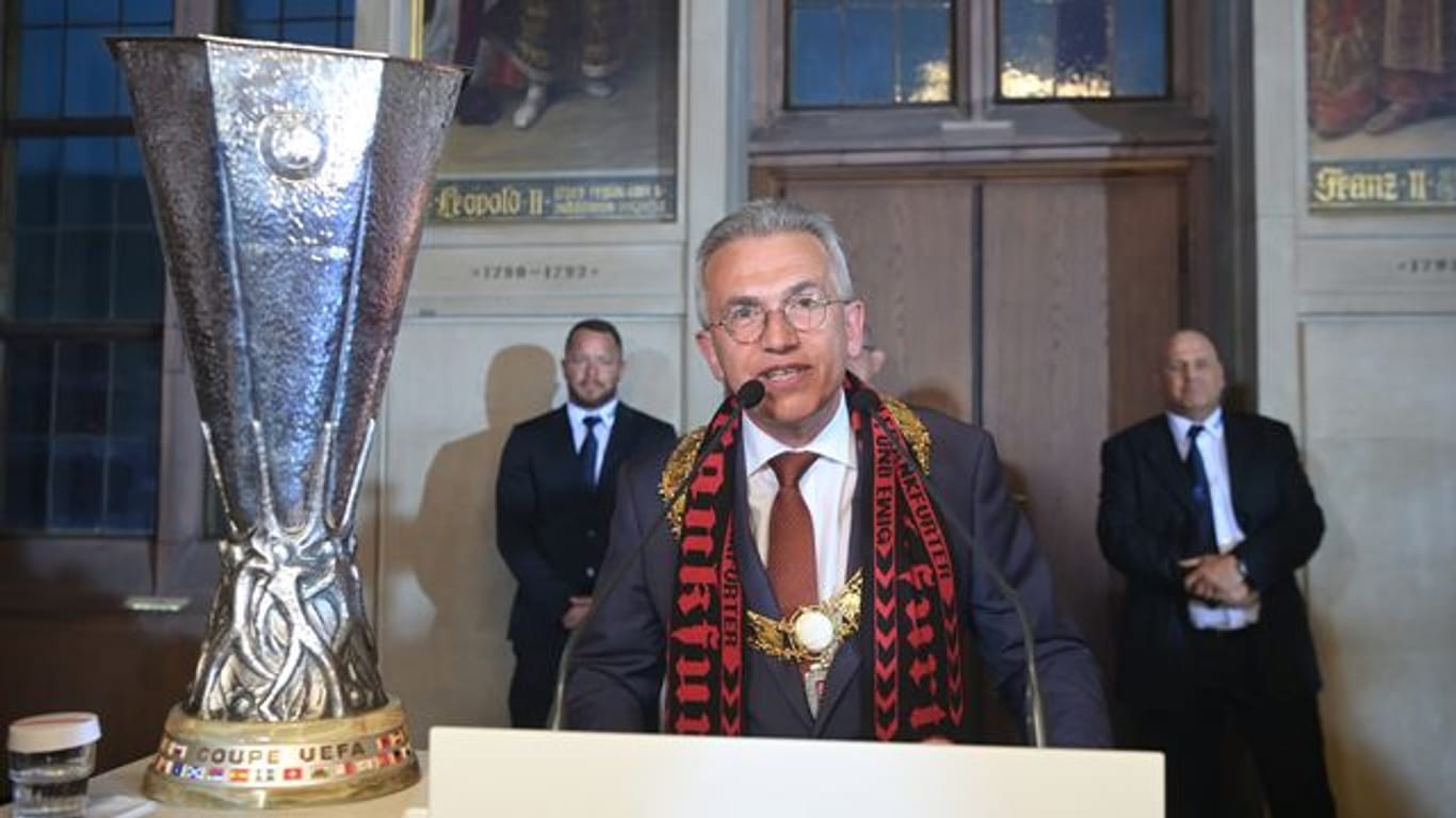 Oberbürgermeister Peter Feldmann bei Eintracht-Siegesfeier