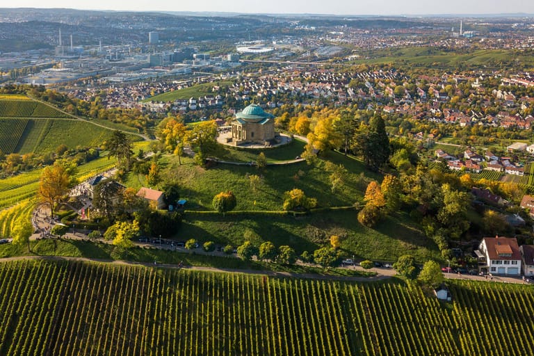 Die Grabkapelle Württemberg mit wunderschönem Blick auf Stuttgarts Weinberge und Bad Cannstatt.