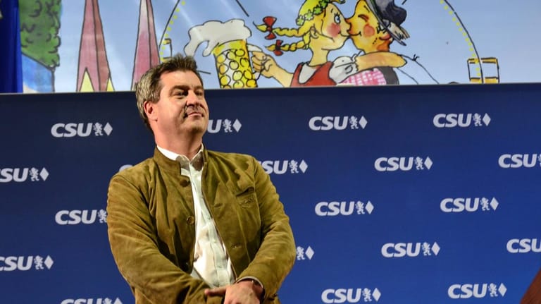 Markus Söder 2018 bei einer Bierzeltrede (Archivbild): Als noch neuer Ministerpräsident beging er einige Fehler.