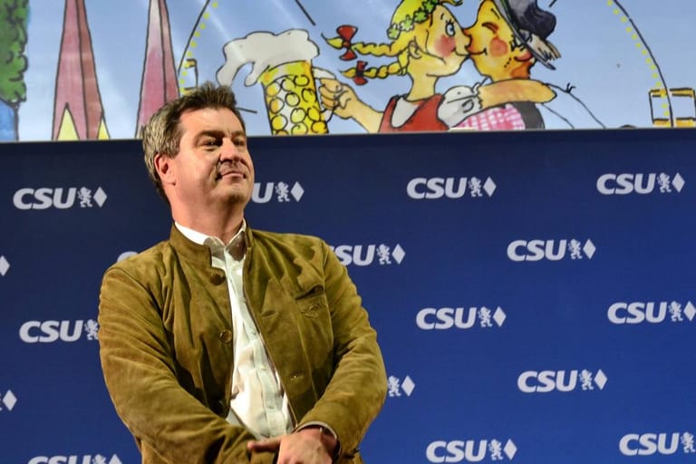 Markus Söder 2018 bei einer Bierzeltrede (Archivbild): Als noch neuer Ministerpräsident beging er einige Fehler.