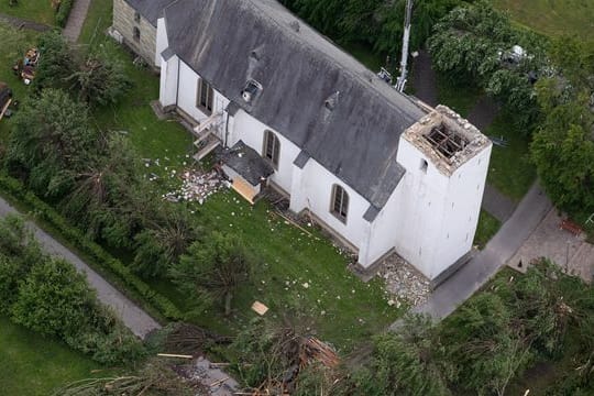 Luftbild zeigt massive Tornadoschäden